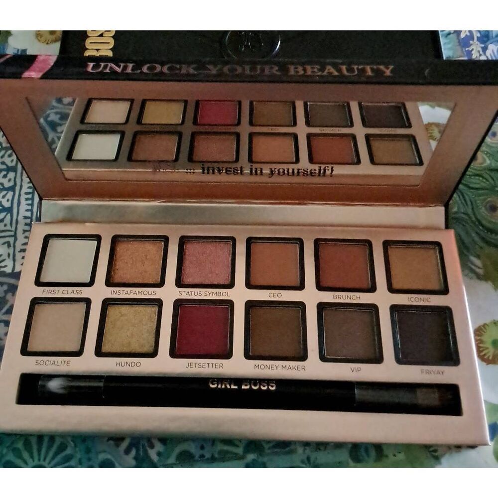 NIB~PRIVATEโSOCIETY COSMETICS Girl Boss Eyeshadow Palette